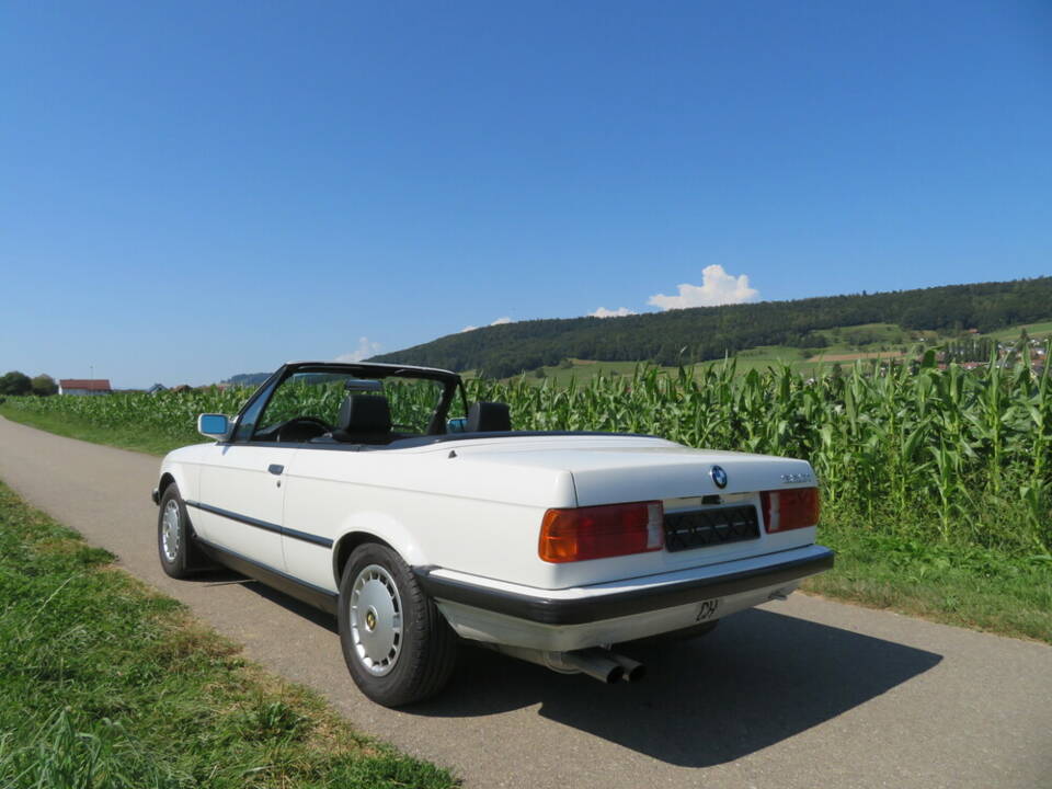 Afbeelding 2/22 van BMW 320i (1989)