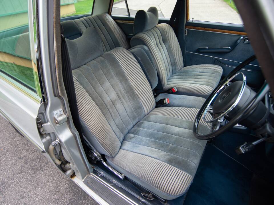 Immagine 11/34 di Mercedes-Benz 300 SEL 3.5 (1972)