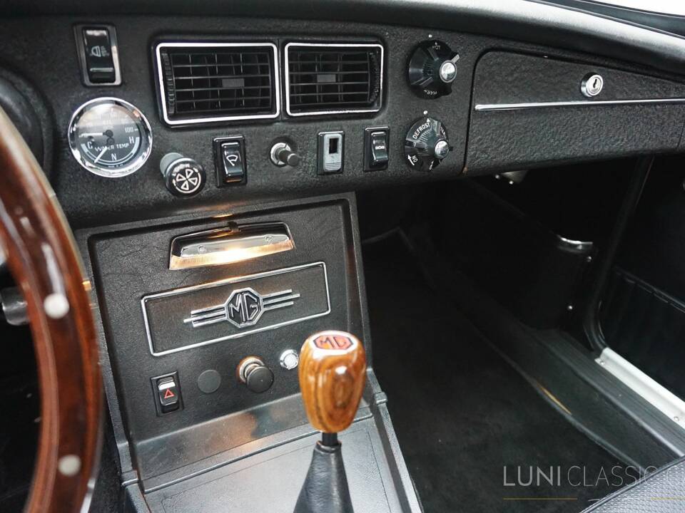 Image 38/54 de MG MGB GT (1974)