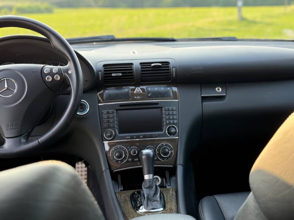 Bild 13/38 von Mercedes-Benz C 55 AMG (2004)