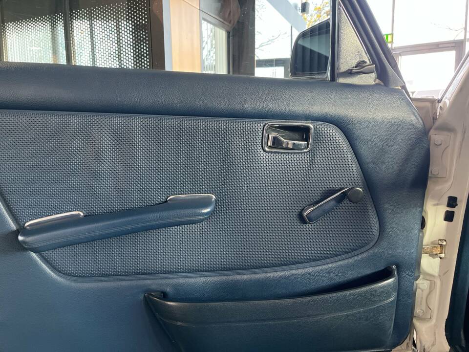 Image 16/22 of Mercedes-Benz 280 E (1977)