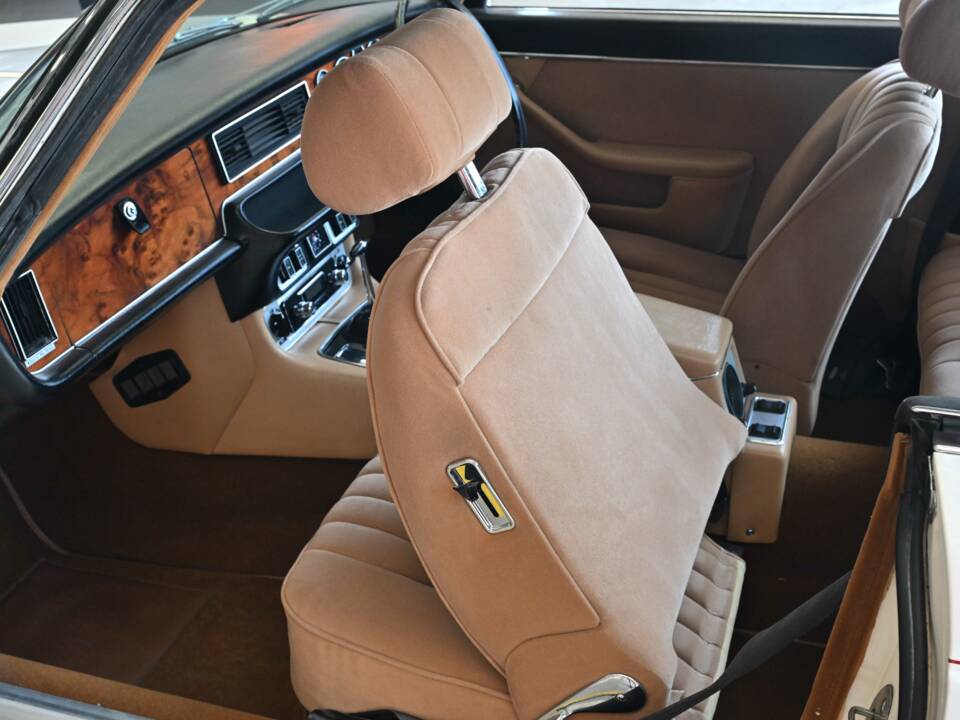 Bild 7/36 von Daimler Sovereign 4.2 (1976)
