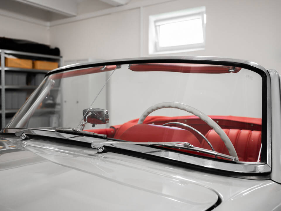 Image 19/39 of Mercedes-Benz 190 SL (1962)