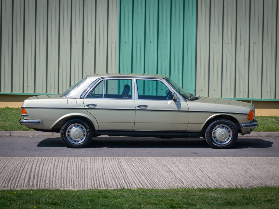 Immagine 4/29 di Mercedes-Benz 280 E (1983)