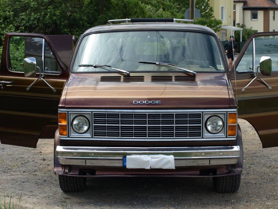 Immagine 95/143 di Dodge B 200 Sportsman (1978)