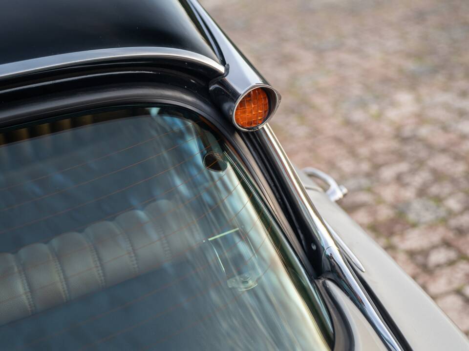 Image 16/44 of Citroën DS 21 (1968)