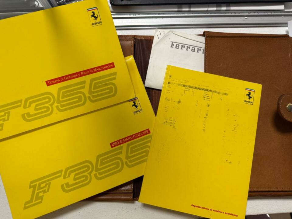 Bild 26/50 von Ferrari F 355 Berlinetta (1997)