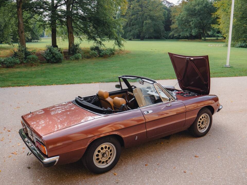 Bild 25/34 von Alfa Romeo 2000 Spider Veloce (1980)