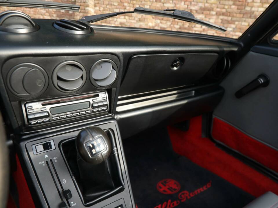 Image 49/50 de Alfa Romeo 2.0 Spider QV (1988)