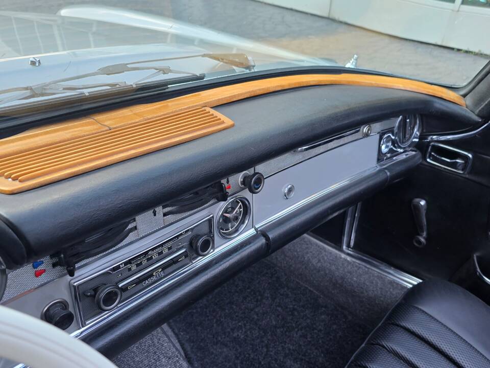 Image 12/26 de Mercedes-Benz 280 SL (1970)