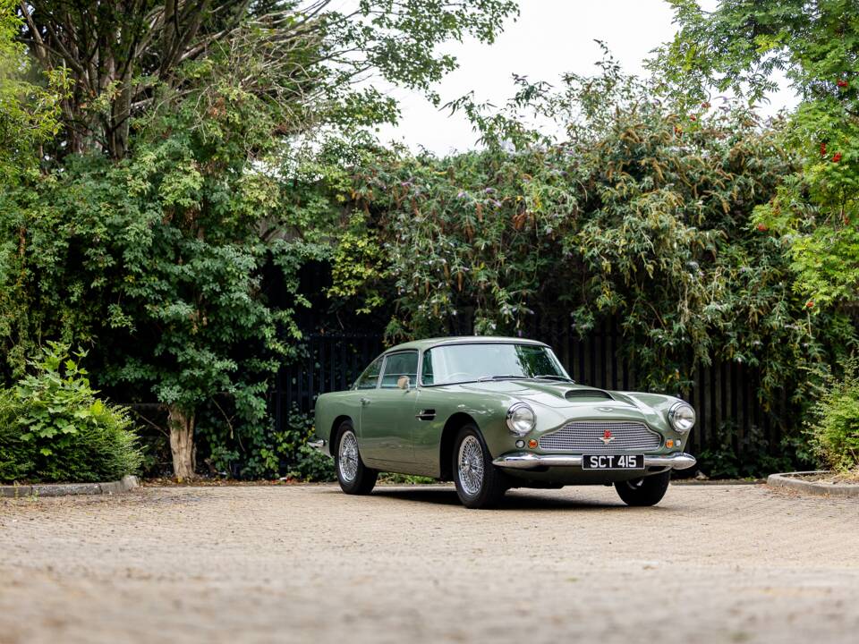 Image 10/50 de Aston Martin DB 4 (1960)