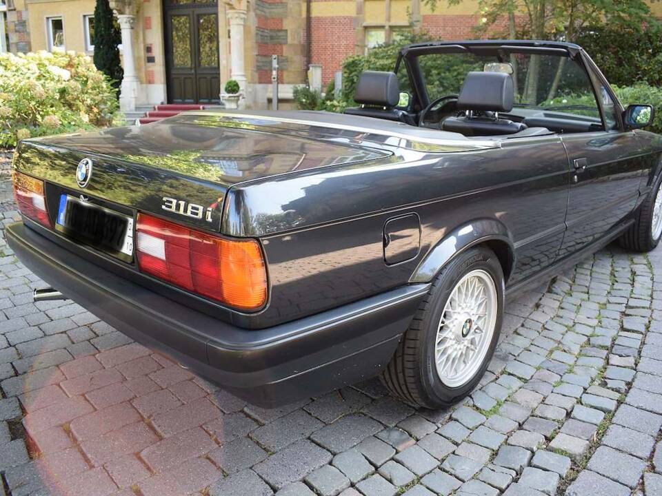 Afbeelding 2/13 van BMW 318i (1993)
