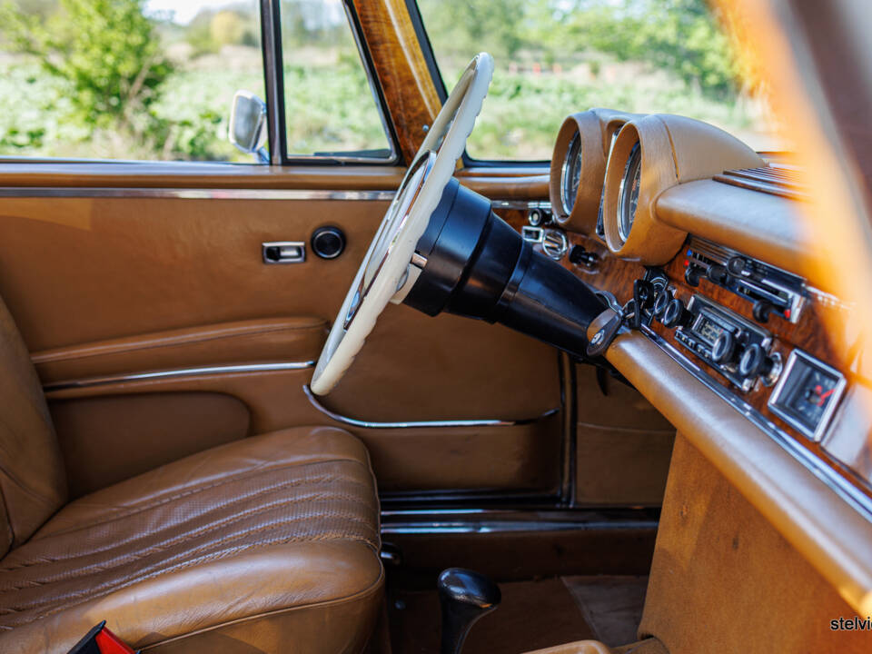 Image 29/38 of Mercedes-Benz 280 SE 3,5 (1970)