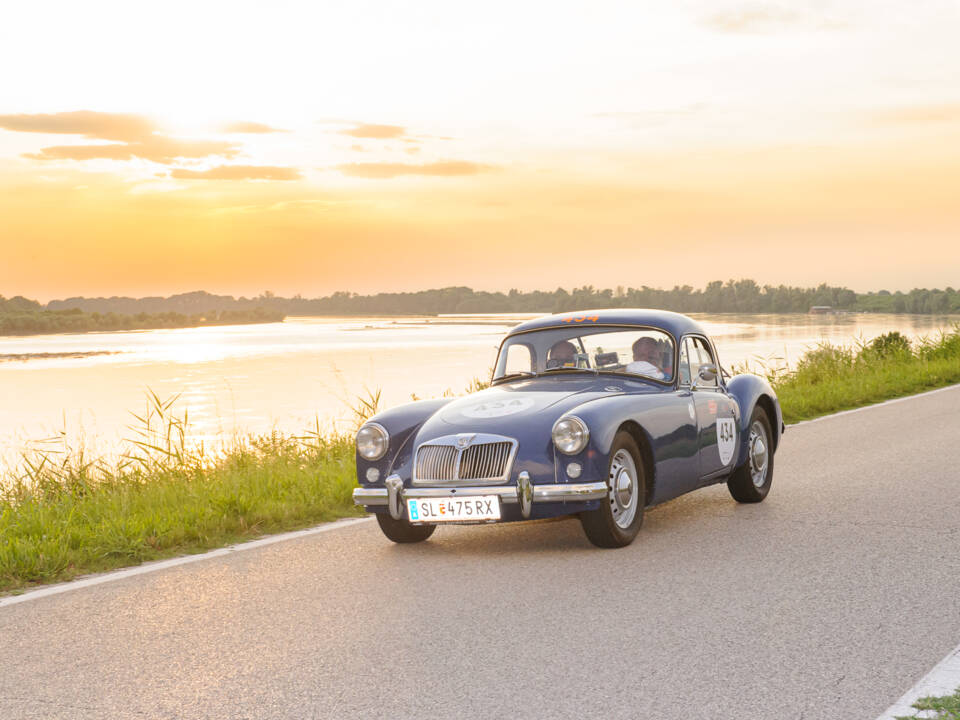 Image 16/19 of MG MGA 1500 (1957)