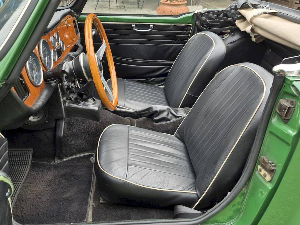 Image 22/66 of Triumph TR 4A IRS (1966)