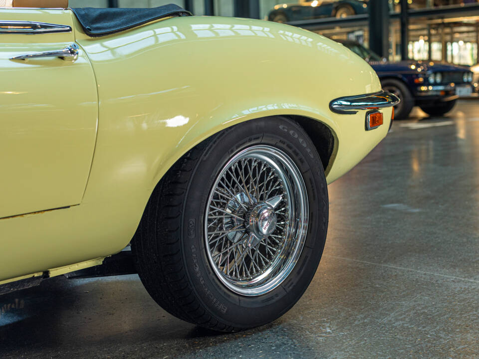 Imagen 10/28 de Jaguar E-Type V12 (1974)