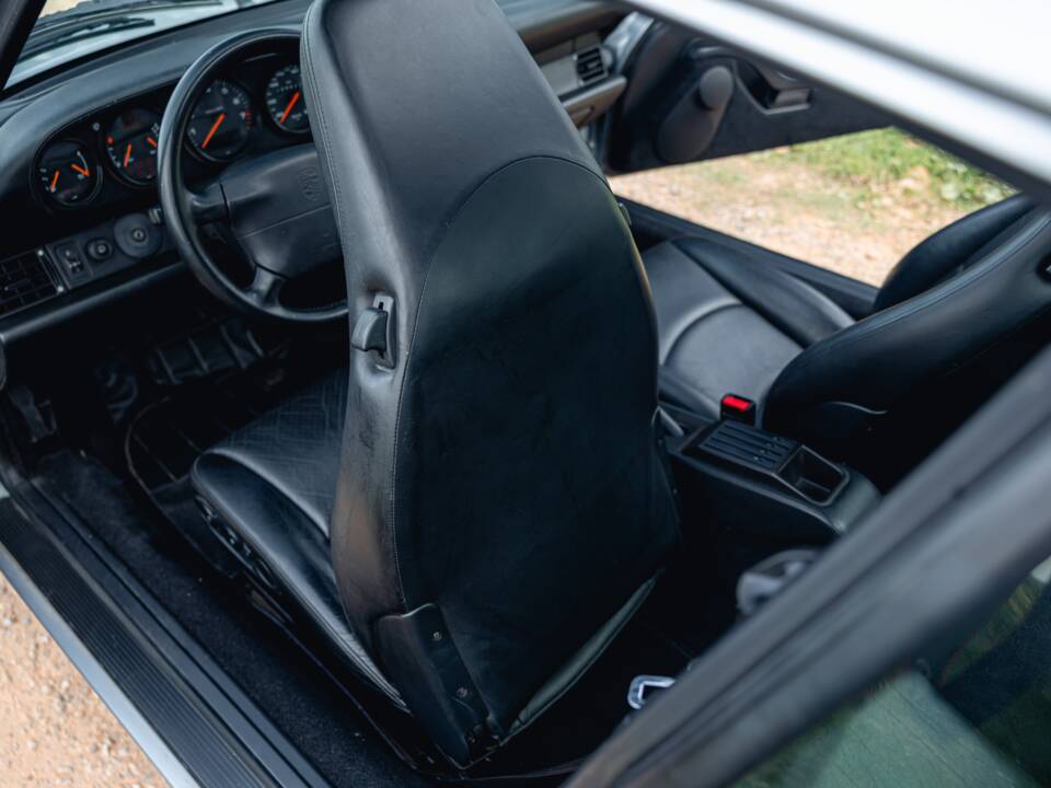 Image 15/15 of Porsche 911 Carrera 4 (1994)