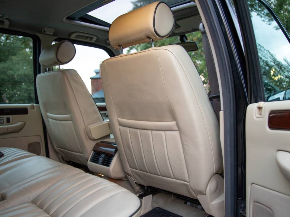 Immagine 6/50 di Land Rover Range Rover 4.6 Vogue (2001)
