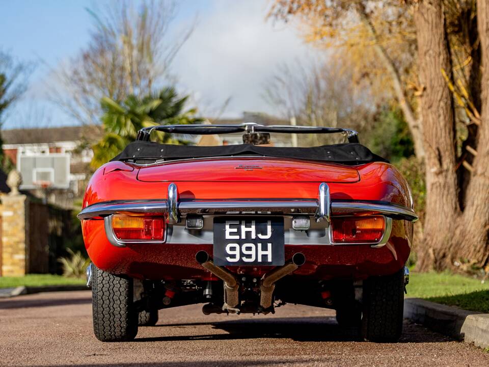 Image 7/50 de Jaguar E-Type (1969)