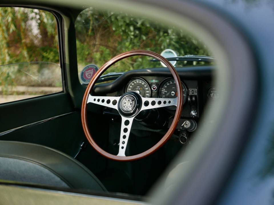 Afbeelding 40/50 van Jaguar E-Type (1968)