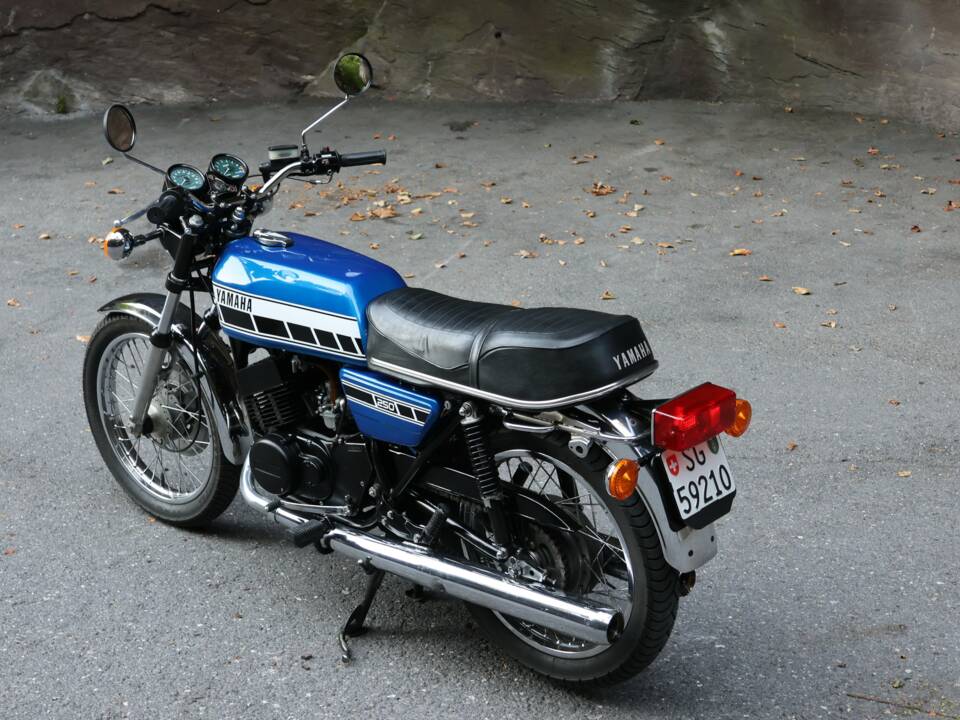 Image 31/33 of Yamaha RD 250 (1976)