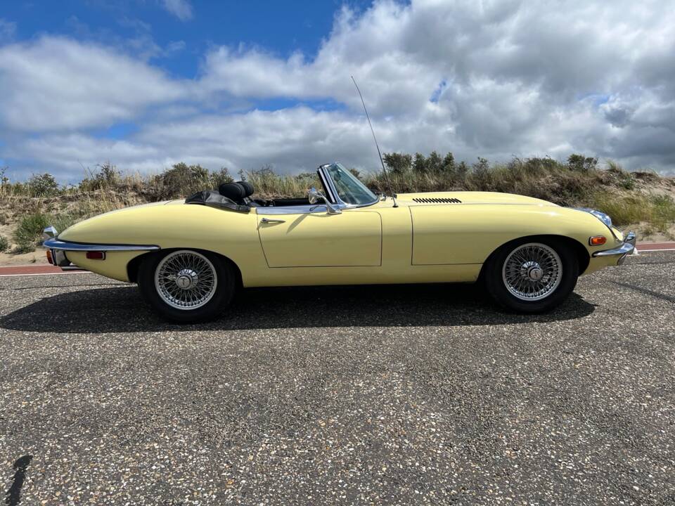 Image 2/5 of Jaguar E-Type (1969)