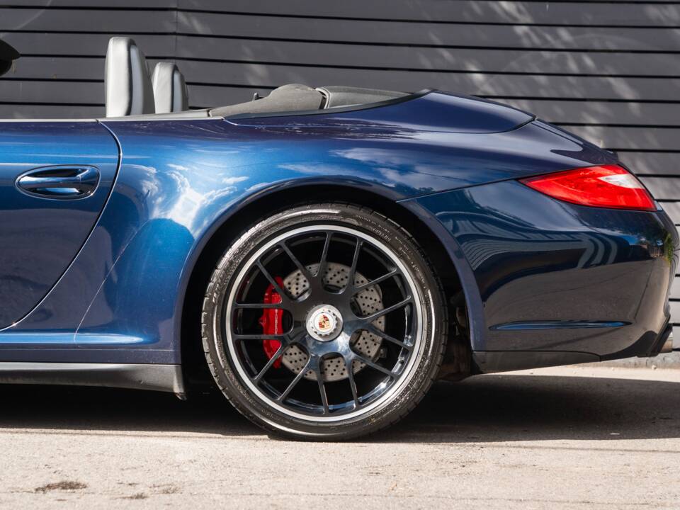Image 12/54 of Porsche 911 Carrera GTS (2011)