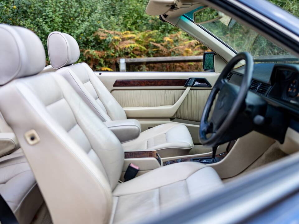 Bild 5/46 von Mercedes-Benz E 320 (1994)
