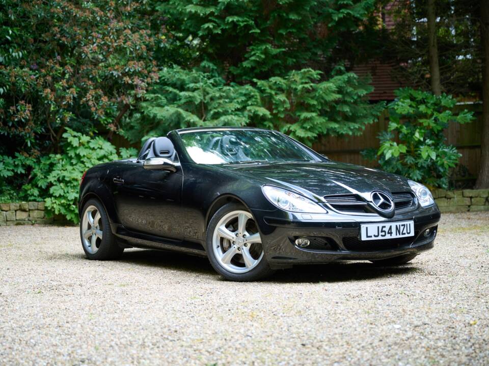 Image 20/50 of Mercedes-Benz SLK 350 (2004)