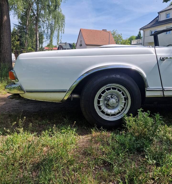 Image 36/100 de Mercedes-Benz 250 SL (1967)