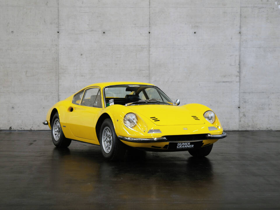 Image 4/24 de Ferrari Dino 246 GT (1970)