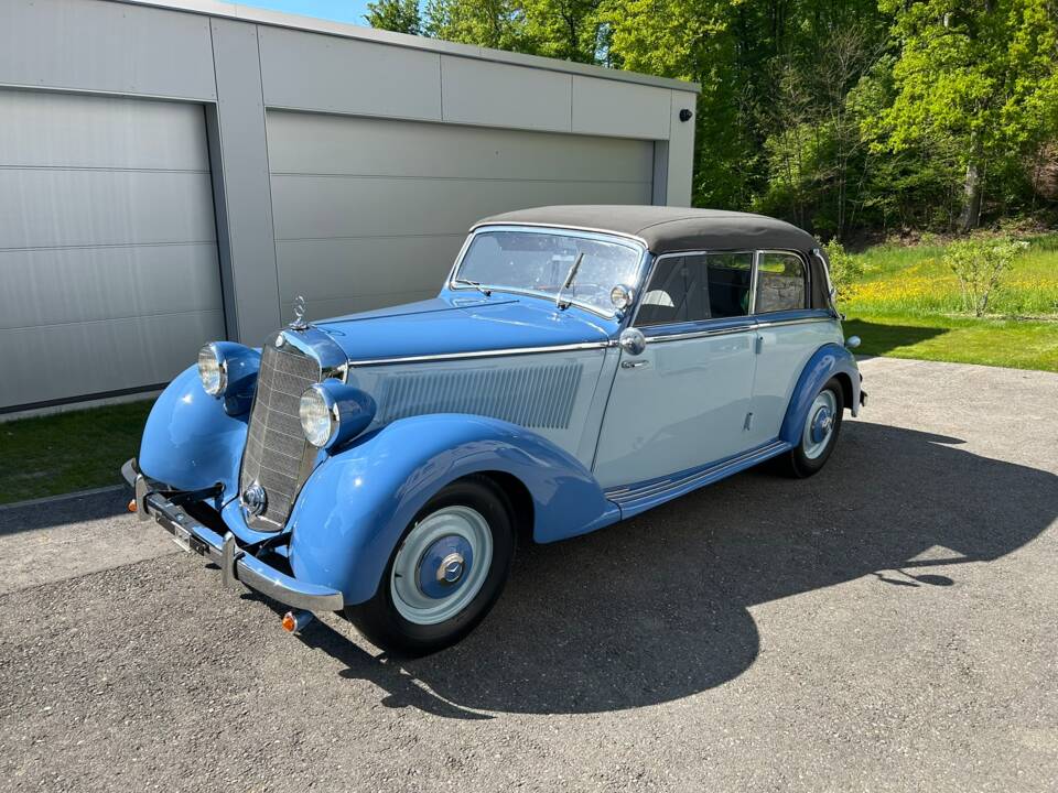 Image 2/9 of Mercedes-Benz 230 Cabriolet B (1939)