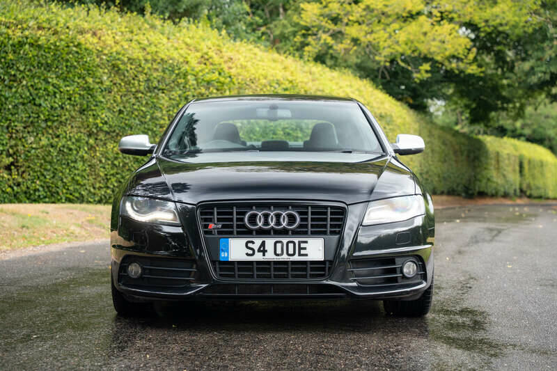 Image 18/50 of Audi S4 (2010)