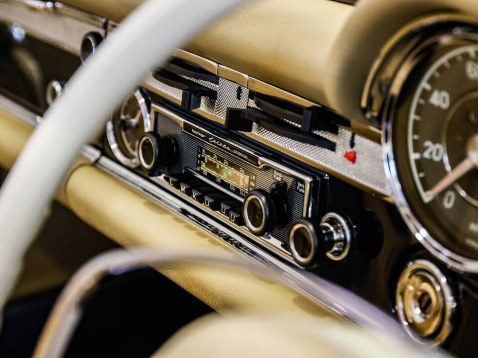 Image 16/31 de Mercedes-Benz 280 SL (1968)