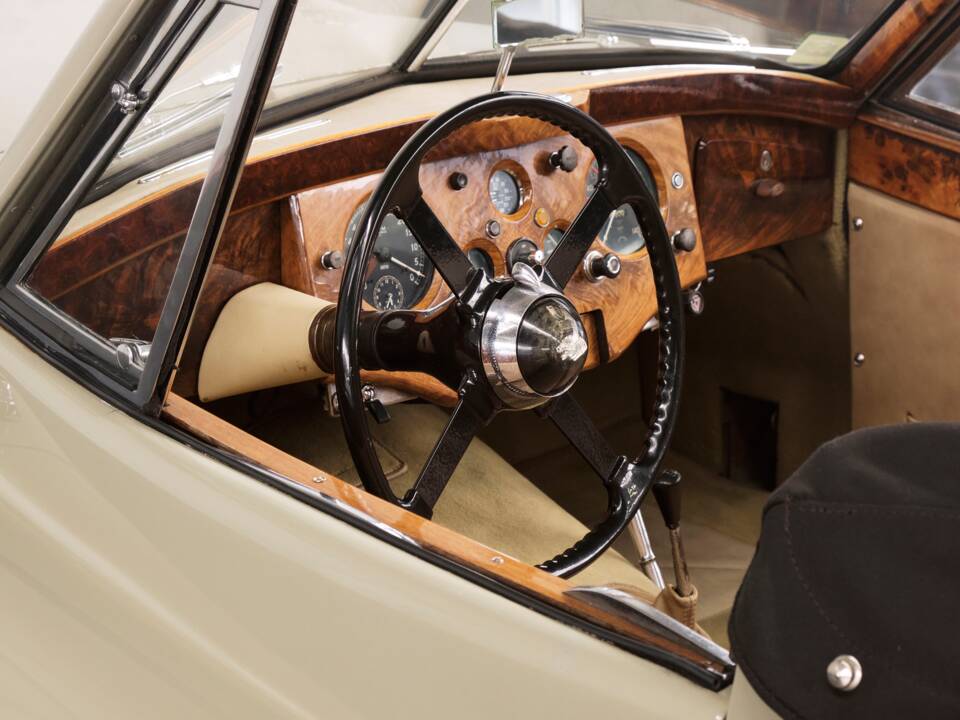 Image 32/50 de Jaguar XK 120 DHC (1953)