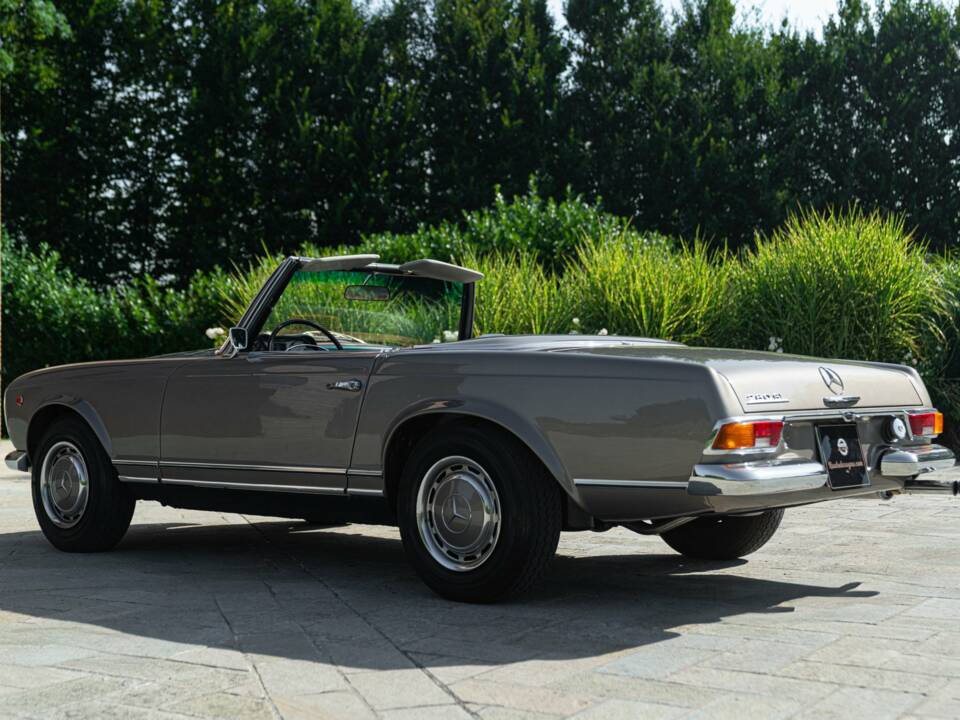 Image 10/50 of Mercedes-Benz 280 SL (1969)