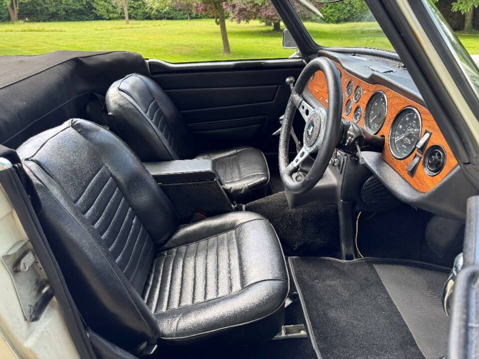 Image 18/30 of Triumph TR 6 PI (1970)