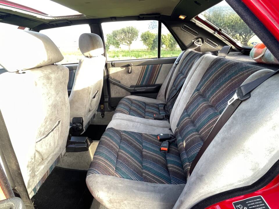 Image 9/12 de Lancia Delta 1.6 HF (1990)