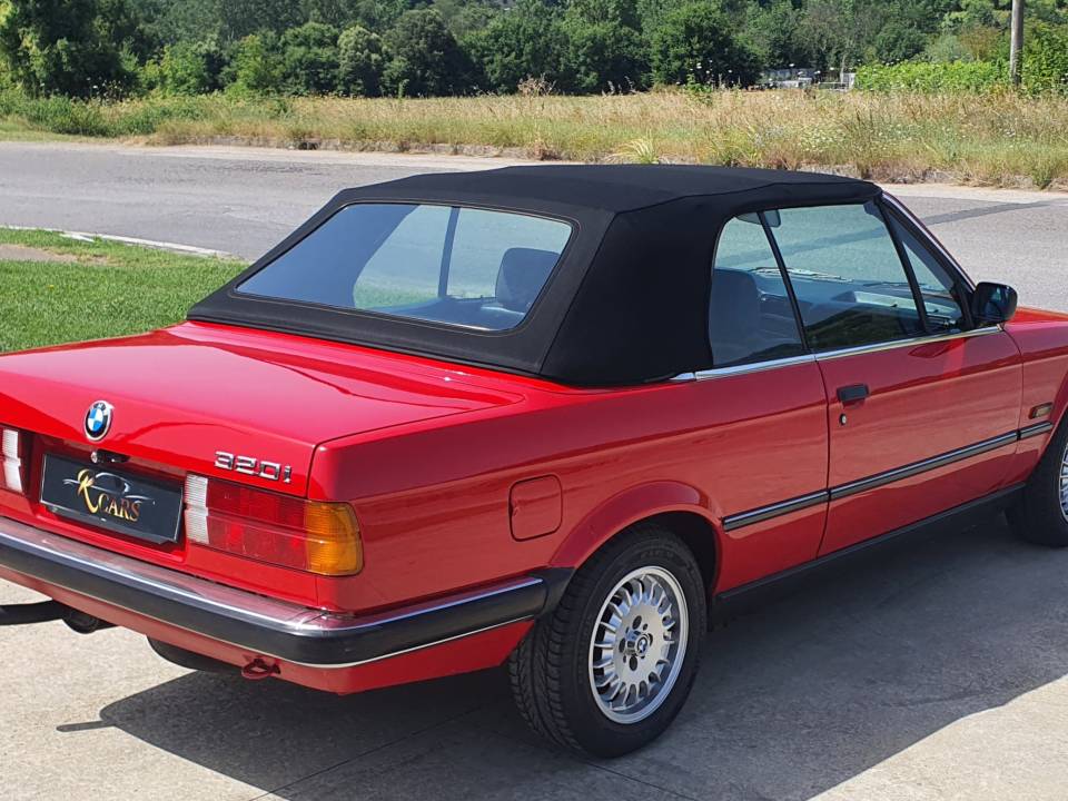 Image 5/38 of BMW 320i (1987)