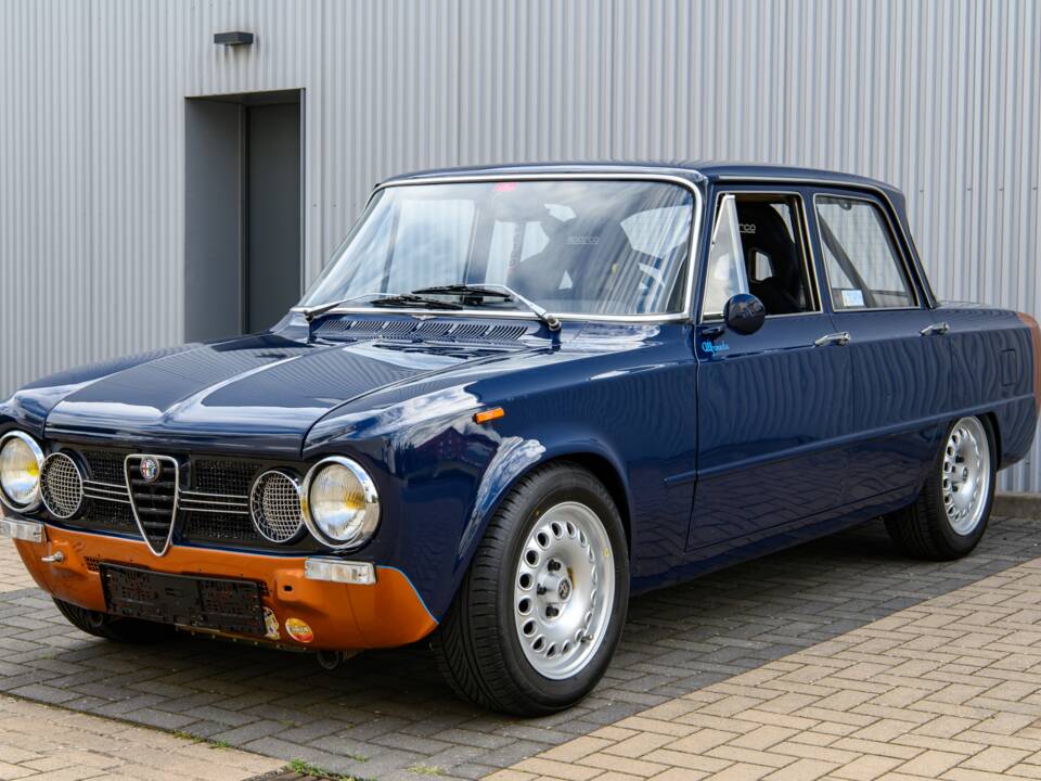 Image 10/56 of Alfa Romeo Giulia Super 1.3 (1974)