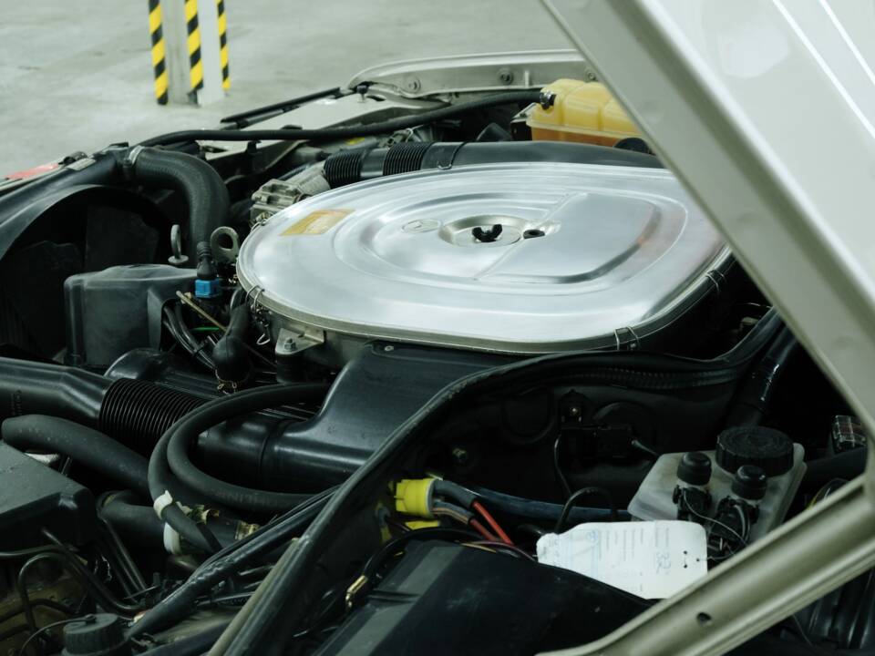 Image 22/50 of Mercedes-Benz 420 SEC (1989)