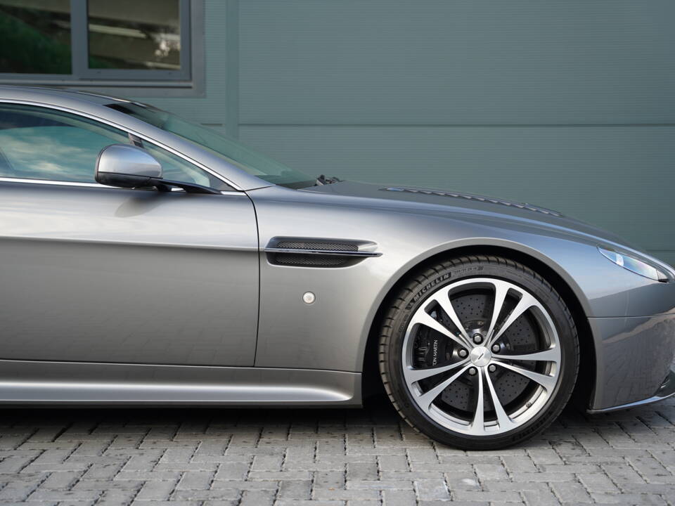 Imagen 24/50 de Aston Martin V12 Vantage (2012)