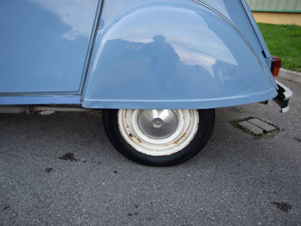 Image 30/38 de Citroën 2 CV 6 (1988)