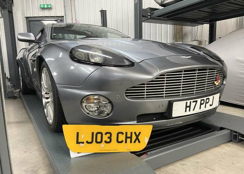 Image 12/50 of Aston Martin V12 Vanquish (2003)