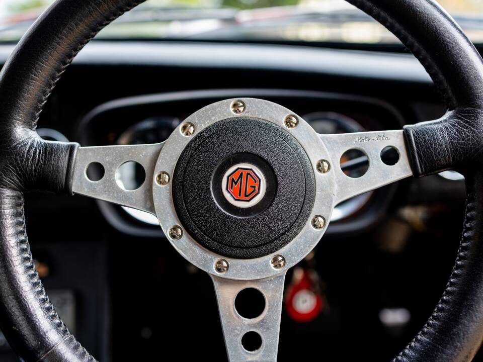 Image 32/39 de MG MGB GT (1972)