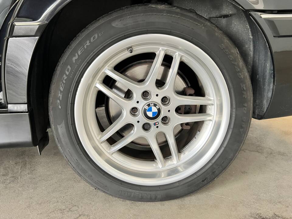Immagine 37/48 di BMW 740i (2001)