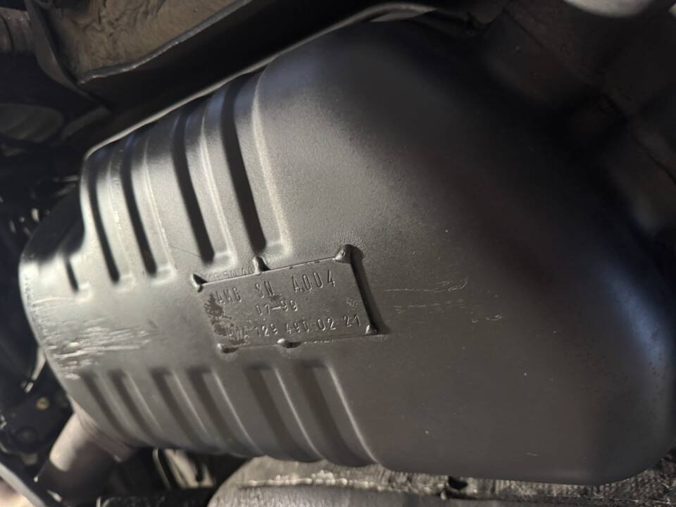 Image 32/37 de Mercedes-Benz 500 SL 6.0 AMG (1990)