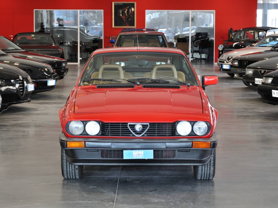 Bild 1/29 von Alfa Romeo GTV 2.0 (1984)