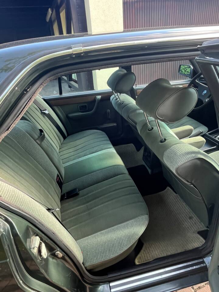 Bild 18/19 von BMW 732i (1984)