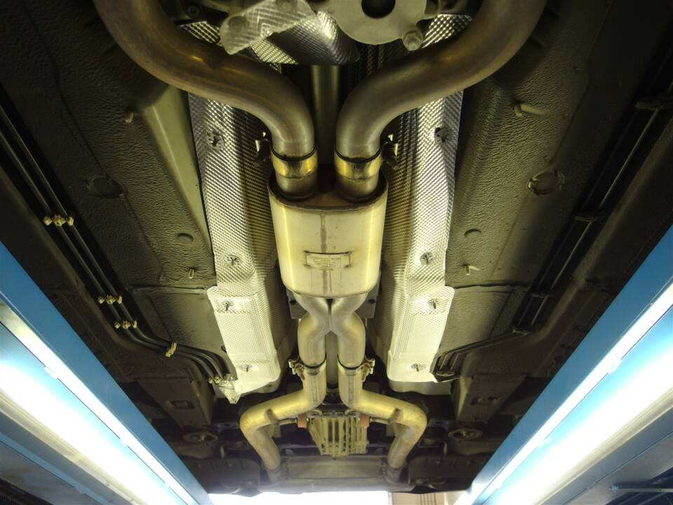 Image 90/99 of Maserati GranTurismo 4.2 (2008)